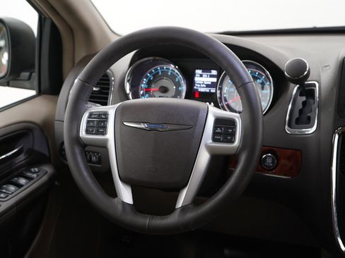 Used 2015 Chrysler Town & Country Touring-L w/ Driver Convenience Group FWD image 15