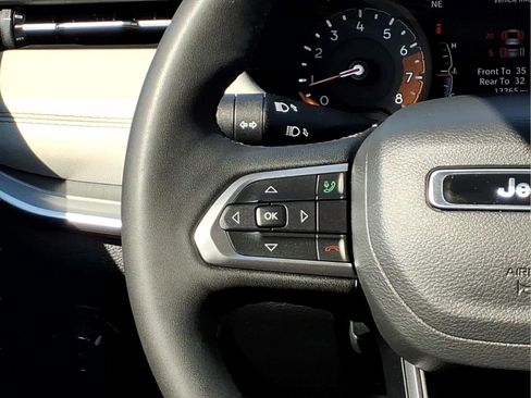 Used 2025 Jeep Compass Limited AWD/4WD image 21