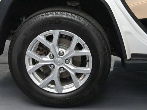 Used 2023 Jeep Grand Cherokee Limited AWD/4WD image 34