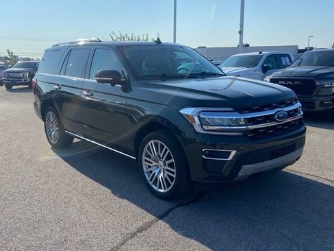Used 2023 Ford Expedition Limited AWD/4WD image 2