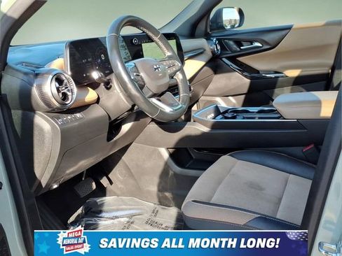 Used 2025 Chevrolet Equinox ACTIV w/ Safety and Technology Package AWD/4WD image 11