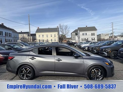 Used 2024 Nissan Sentra SV FWD image 3
