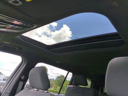 New 2025 Jeep Grand Cherokee L Laredo w/ Luxury Tech Group I image 19