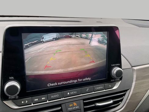 Used 2025 Nissan Altima 2.5 SV FWD image 24