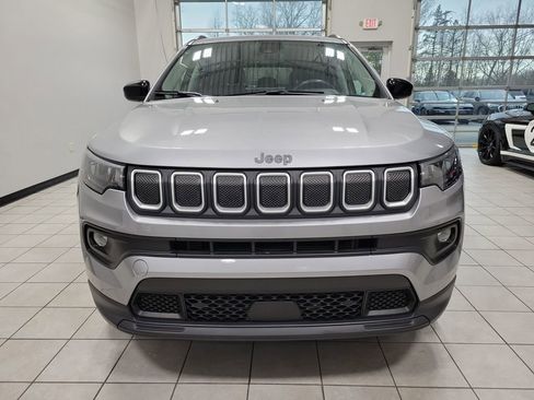 Used 2022 Jeep Compass Latitude image 2