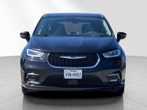 Used 2023 Chrysler Pacifica Touring-L FWD image 9