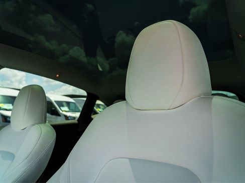 Used 2023 Tesla Model Y AWD image 8