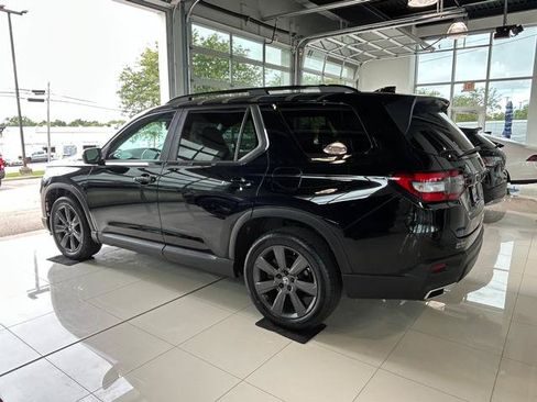 Used 2024 Honda Pilot Sport image 11