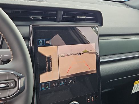 New 2027 GMC Terrain AT4 w/ Convenience Package III AWD/4WD image 17
