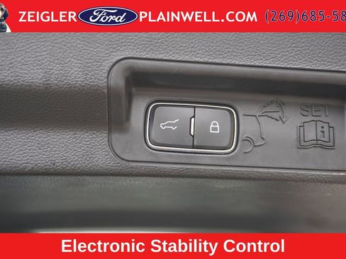 Used 2023 Ford Explorer Limited w/ Limited Technology Package AWD/4WD image 15