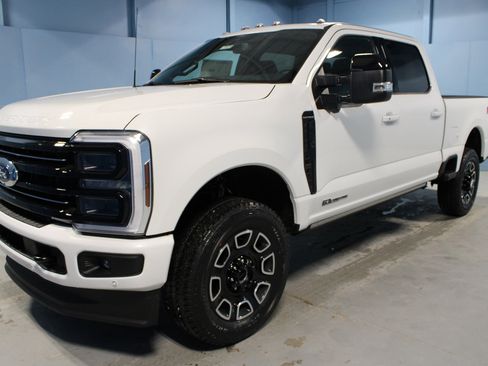 New 2025 Ford F250 Platinum image 29
