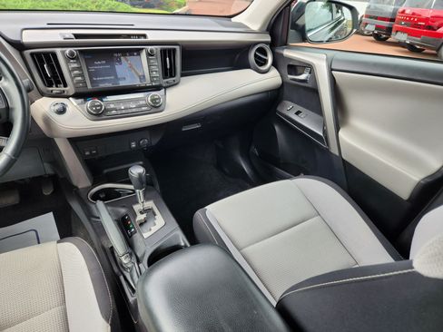 Used 2018 Toyota RAV4 XLE AWD/4WD image 14