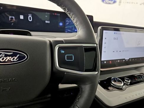 Certified 2025 Ford Expedition Active image 24