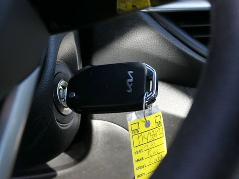 Used 2023 Kia Forte LXS w/ LXS Technology Package image 17