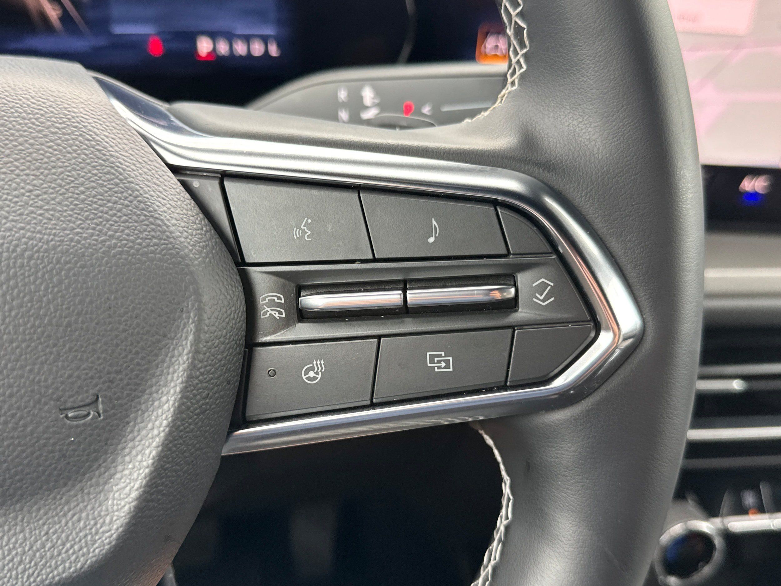 Used 2026 Chevrolet Traverse LT FWD image 35