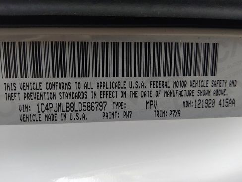 Used 2020 Jeep Cherokee Latitude Plus AWD/4WD image 33