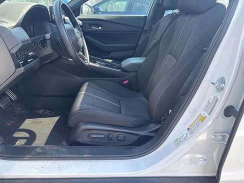 Used 2023 Honda Accord Sport image 9