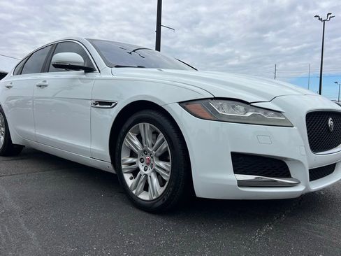 Used 2016 Jaguar XF Premium image 10