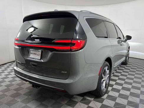Used 2021 Chrysler Pacifica Pinnacle image 12