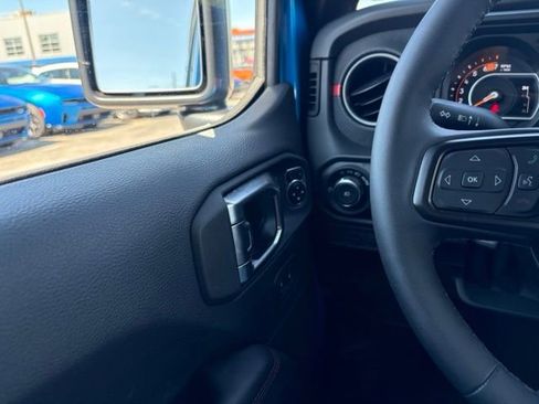 Used 2025 Jeep Wrangler Unlimited Rubicon w/ Safety Group AWD/4WD image 32