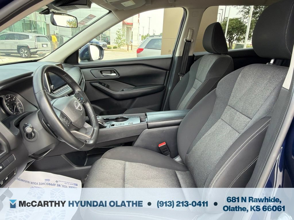 Used 2025 Nissan Rogue SV FWD image 4