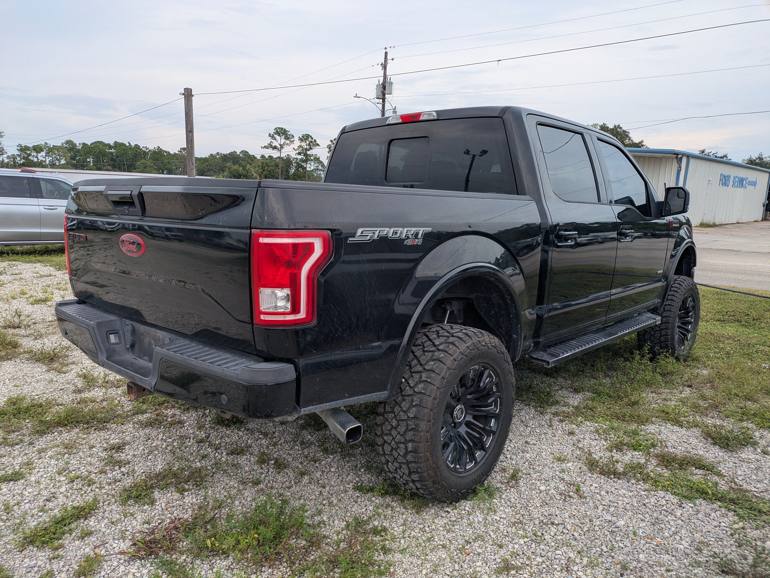 Used 2017 Ford F150 XLT w/ Equipment Group 302A Luxury AWD/4WD image 3