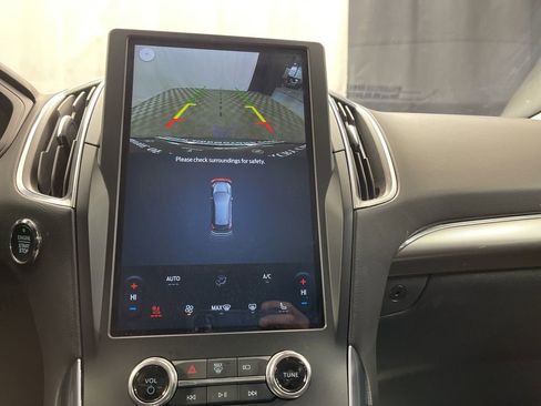 Used 2024 Ford Edge Titanium image 17