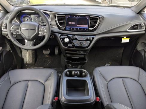 New 2026 Chrysler Pacifica Select FWD image 17