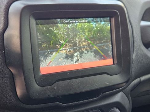 Used 2021 Jeep Renegade Sport FWD image 10