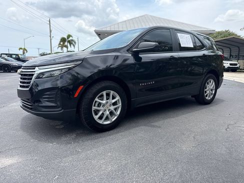 Used 2022 Chevrolet Equinox LS w/ LS Convenience Package FWD image 2