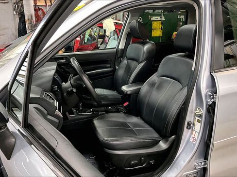 Used 2017 Subaru Forester 2.5i Touring image 8