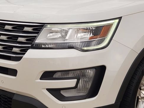 Used 2017 Ford Explorer XLT w/ Equipment Group 202A FWD image 6