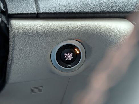 Used 2018 Chrysler Pacifica Touring-L image 21