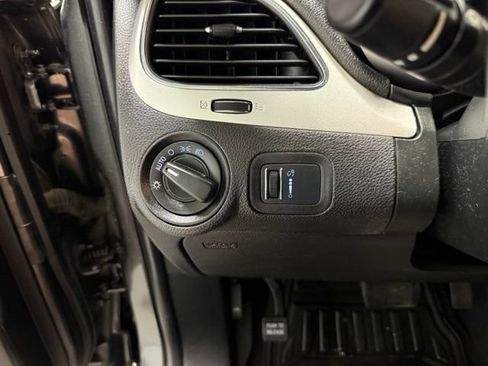 Used 2018 Dodge Journey SE w/ Connectivity Group FWD image 16