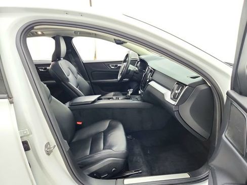 Used 2019 Volvo S60 T6 Momentum w/ Multimedia Package image 14