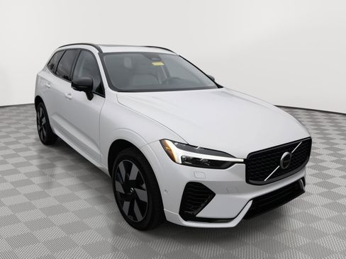 Used 2024 Volvo XC60 T8 Plus w/ Climate Package AWD/4WD image 3