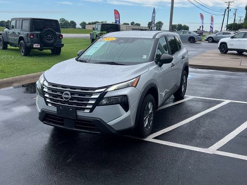 Used 2024 Nissan Rogue S AWD/4WD image 4