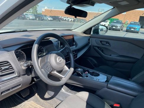 Used 2023 Nissan Rogue S FWD image 17