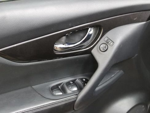 Used 2019 Nissan Rogue SV FWD image 11