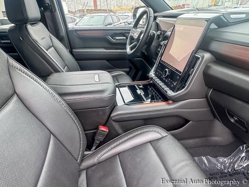 Used 2025 GMC Yukon Denali image 30