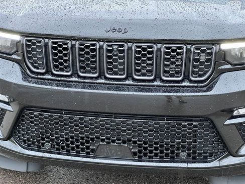 Used 2025 Jeep Grand Cherokee Summit AWD/4WD image 42