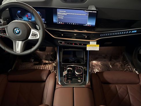 Used 2026 BMW X5 xDrive50e w/ M Sport Package image 26