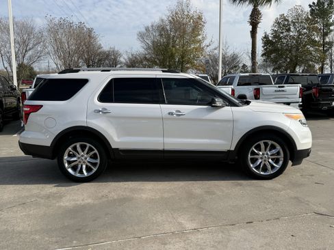 Used 2013 Ford Explorer XLT image 3