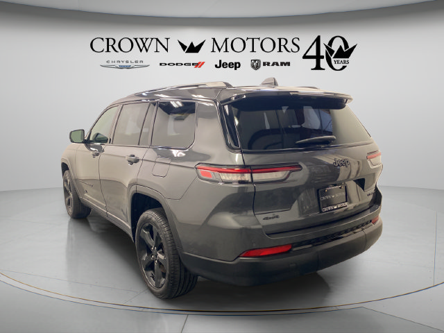 Used 2025 Jeep Grand Cherokee L Limited w/ Black Appearance Package AWD/4WD image 11