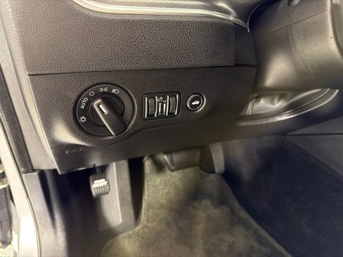 Used 2013 Dodge Charger SE w/ Connectivity Group image 12