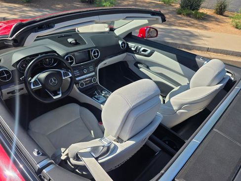 Used 2017 Mercedes-Benz SL 550 w/ Driver Assistance Package image 9