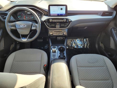 Used 2022 Ford Escape SE w/ SE Sport Appearance Package image 6