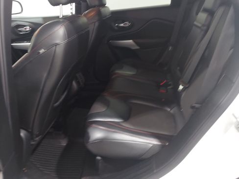 Used 2017 Jeep Cherokee Trailhawk w/ Cold Weather Group AWD/4WD image 14