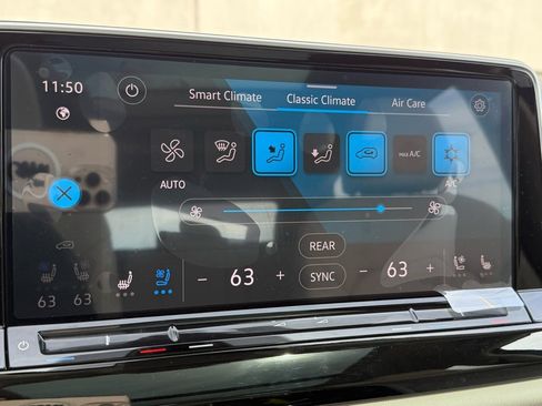 Used 2025 Volkswagen Atlas SE image 11