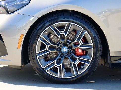 Used 2025 BMW i5 xDrive40 image 5